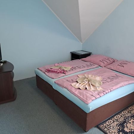 Hotel Kamenny Vrch Chomutov Zewnętrze zdjęcie